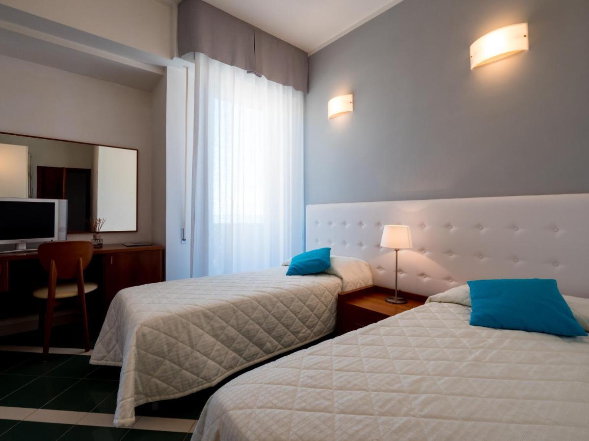 Hotel Metropol Σενιγκάλια Εξωτερικό φωτογραφία