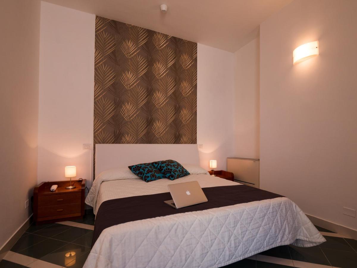 Hotel Metropol Σενιγκάλια Εξωτερικό φωτογραφία