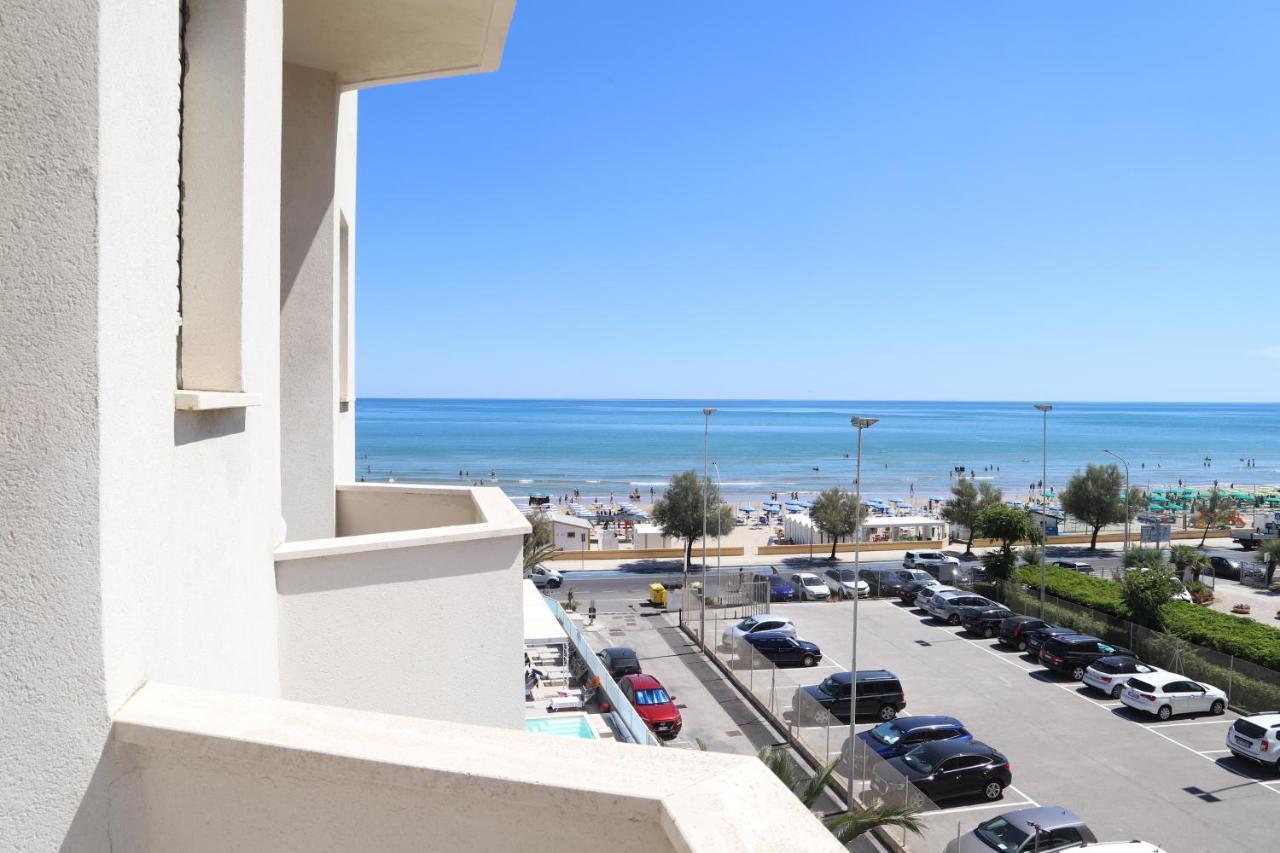 Hotel Metropol Σενιγκάλια Εξωτερικό φωτογραφία