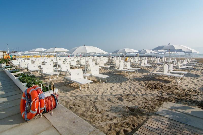 Hotel Metropol Σενιγκάλια Εξωτερικό φωτογραφία