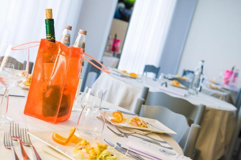 Hotel Metropol Σενιγκάλια Εξωτερικό φωτογραφία