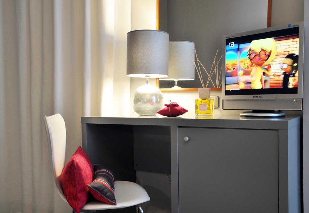 Hotel Metropol Σενιγκάλια Δωμάτιο φωτογραφία