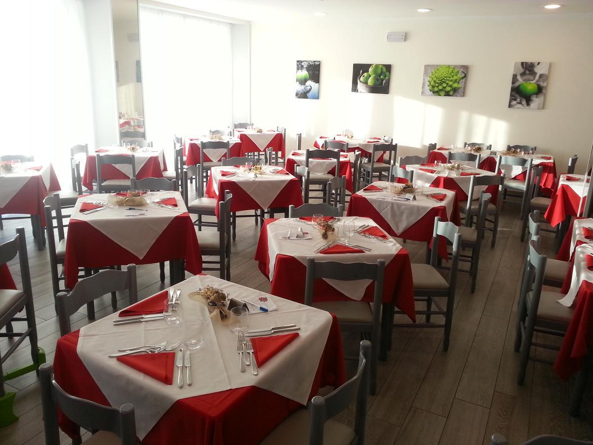 Hotel Metropol Σενιγκάλια Εξωτερικό φωτογραφία