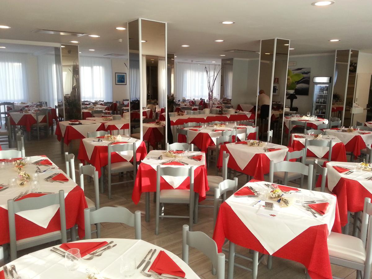 Hotel Metropol Σενιγκάλια Εξωτερικό φωτογραφία