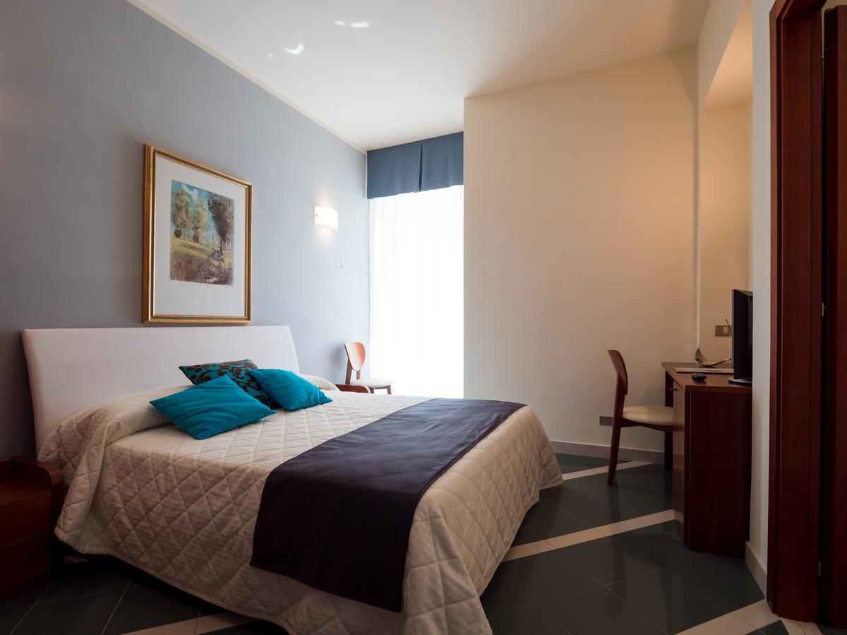 Hotel Metropol Σενιγκάλια Εξωτερικό φωτογραφία