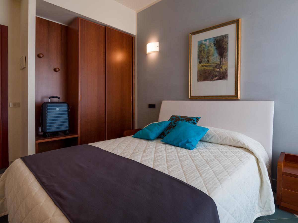 Hotel Metropol Σενιγκάλια Εξωτερικό φωτογραφία